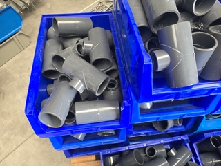 Koppelingen In 17 Magazijnbakken Druk PVC, Partij